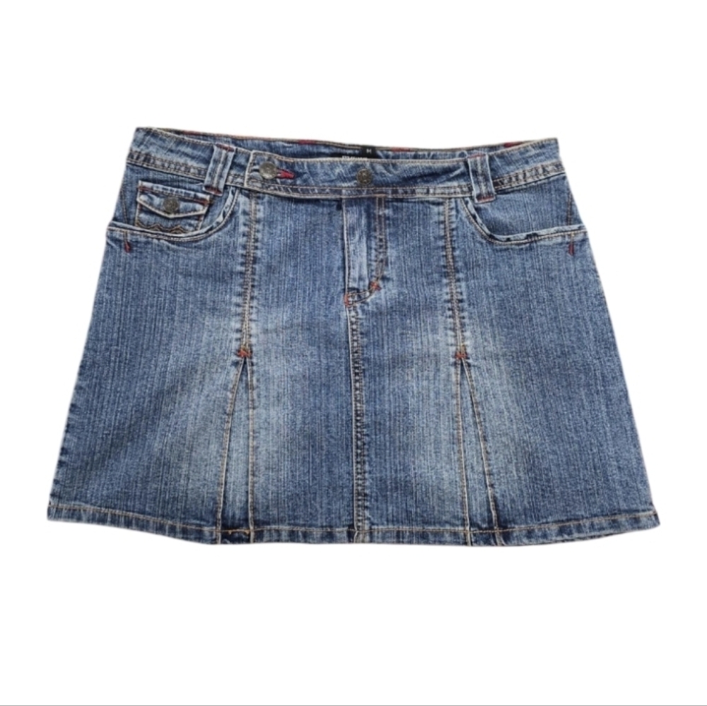 Magic Denim Pleated Mini Skirt. Size Medium